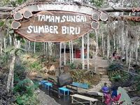 Angkringan di Tengah Sungai, Seperti Apa Ya?