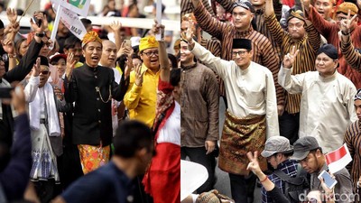 Kenakan Pakaian Adat, Begini Potret Pendukung Jokowi dan Prabowo