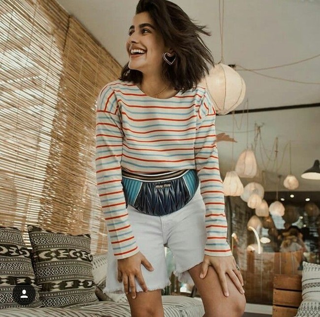 Ada sesuatu yang membuat menarik ketika berhubungan dengan fashion. Fashion tidak didefinisikan dengan harga sebuah barang, ungkap cewek Dubai itu kepada Vogue. (Foto: Instagram/@desertmannequin)