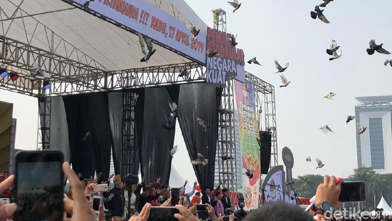 Elite PD Posting Burung Maruf Amin Tak Terbang di Kampanye Damai Elite PD Posting Burung Maruf Amin Tak Terbang di Kampanye Damai