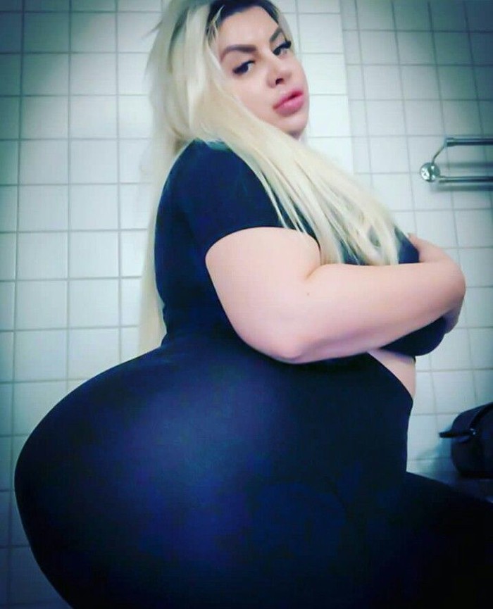 Natasha Crown, pemilik bokong jumbo