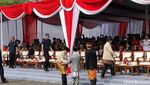 Potret Gandengan Tangan Jokowi-Prabowo di Kampanye Damai