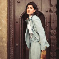 Dengan nama blog dan akun Instagram Desert Mannequin, Anum punya follewers lebih dari 50 ribu. Anum menampilkan gaya stylishnya yang mencampur brand high street dengan high end. (Foto: Instagram/@desertmannequin)