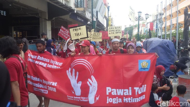 Penyandang Disabilitas Kampanyekan Tuli Bukan Bahan Candaan Penyandang Disabilitas Kampanyekan Tuli Bukan Bahan Candaan