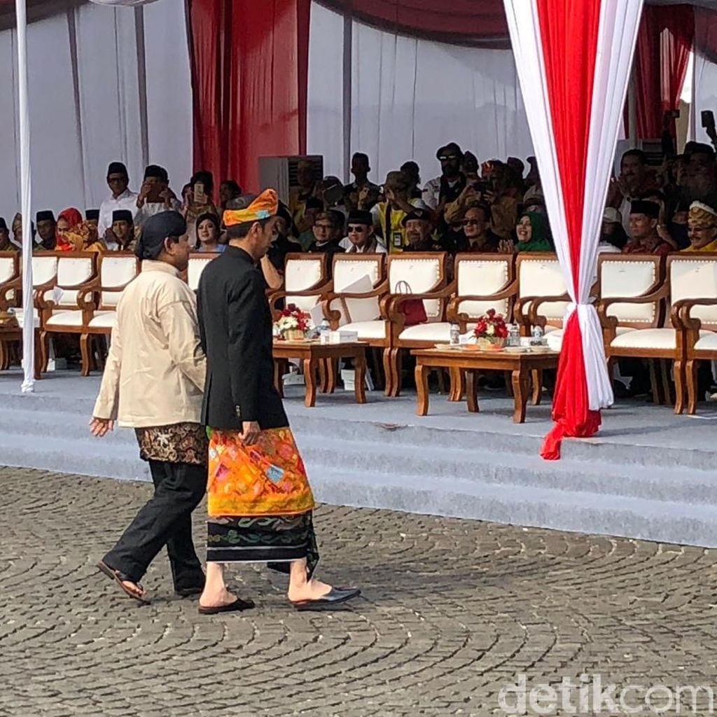 Potret Gandengan Tangan Jokowi-Prabowo di Kampanye Damai Potret Gandengan Tangan Jokowi-Prabowo di Kampanye Damai