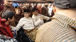 Kenakan Pakaian Adat, Begini Potret Pendukung Jokowi dan Prabowo