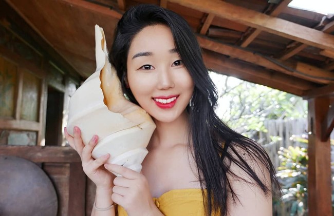 Yang terakhir ada Hari Jisun yang sukses berkarir sebagai vlogger di Indonesia. Konten-konten yang dibuatnya sendiri sangat berkaitan dengan Indonesia, mulai dari makanan sampai budayanya. Foto: (harijisun/Instagram)