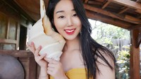 Youtuber Hari Jisun lagi diperbincangkan terkait masalahnya dengan salah satu stasiun TV swasta. Terlepas dari hal itu, sejatinya dia memang doyan makan dan juga suka traveling di Indonesia (harijisun/Instagram)