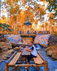 Angkringan di Tengah Sungai, Seperti Apa Ya?