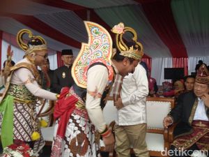 Foto: Ketum PPP Berkostum Gatot Kaca, Sekjennya Jadi Arjuna