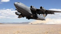 C17A Globemaster III seharga US$ 328 juta (Rp 4,7 triliun) ini salah satu pesawat angkut militer terbaik di dunia. Istimewa/financesonline.