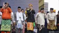 Melihat kompaknya kedua pasangan capres-cawapres di kampanye damai ini tentu saja membuat hati adem. Setuju?