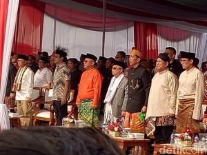 Tak Lagi Hormat, Begini Gaya Jokowi Nyanyi Indonesia Raya di Monas