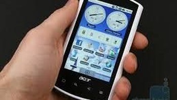 Acer Liquid A1. Diluncurkan pada 7 Desember 2009 di Inggris. Selain jadi ponsel pertama Acer dengan Android, ini juga menjadi smartphone Android pertama yang pakai prosesor Snapdragon. (Foto: Phone Arena)