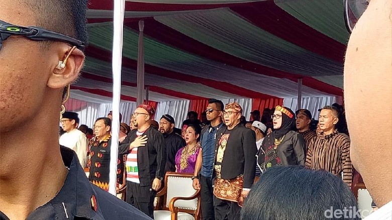 Momen Titiek-Didit Temani Prabowo Deklarasi Kampanye Damai Momen Titiek-Didit Temani Prabowo Deklarasi Kampanye Damai