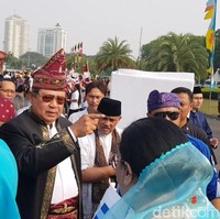 Presiden ke-6 RI Susilo Bambang Yudhoyono juga hadir dengan pakaian adat khas Banjar, Kalimantan Selatan, sebelum akhirnya memilih walk-out. (Foto: Fida/detikcom)