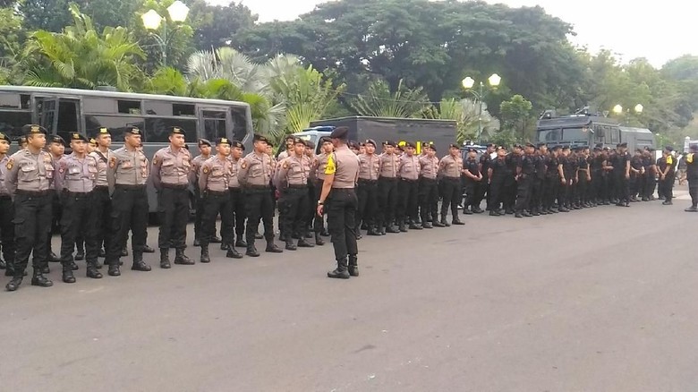 Personel Gabungan TNI-Polri Mulai Berjaga Jelang Kampanye Damai Personel Gabungan TNI-Polri Mulai Berjaga Jelang Kampanye Damai