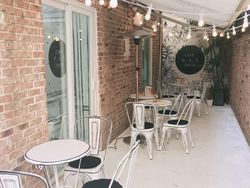 Kafe Ini Instagrammable Banget, Serasa Masuk Dunia Kartun