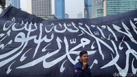Penampakan bendera Al-Liwa dan Ar-Rayah di kawasan Bundaran HI, Jakarta, Minggu (23/9/2018).