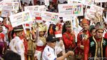 Kenakan Pakaian Adat, Begini Potret Pendukung Jokowi dan Prabowo