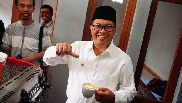 Mang Oded, Walikota Bandung yang Jago Bikin Kopi dan Suka Tahu Bakso