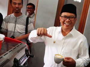 Mang Oded, Walikota Bandung yang Jago Bikin Kopi dan Suka Tahu Bakso