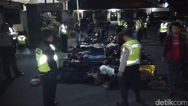 Konvoi Rombongan Silat Bikin Ricuh, Polisi Amankan 42 Orang Konvoi Rombongan Silat Bikin Ricuh, Polisi Amankan 42 Orang