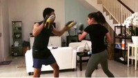 Bukan (untuk gaya-gayaan). Muay thai itu banyak manfaatnya, apalagi buat kesehatan, katanya dalam salah satu wawancara. (Foto: Instagram/_irishbella_)