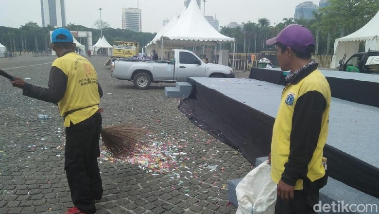 Pascadeklarasi Kampanye Damai, Sampah Bertebaran di Monas Pascadeklarasi Kampanye Damai, Sampah Bertebaran di Monas