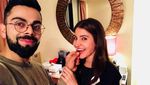 Manisnya Pose Makan Anushka Sharma yang Lama Jadi Vegetarian
