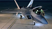 F-22 Raptor ini harganya US$ 350 juta (Rp 5 triliun), dibangun untuk memerangi pesawat SU Flanker dan MIG Fulcrum canggih milik Rusia. Istimewa/financesonline.