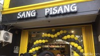 Sang Pisang di Depok merupakan gerai ke-46 yang diresmikan Kaesang di Indonesia. Lokasinya strategis di Jalan Margonda Raya 417 A. Foto: detikfood