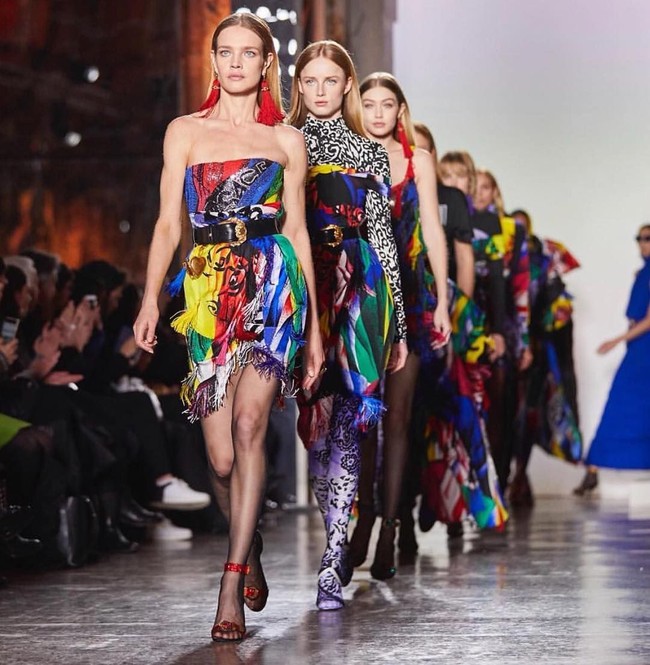 Natalia Vodianova dikenal sebagai salah satu top model dunia. Dia sudah berjalan lebih di 200 catwalk memeragakan karya desainer ternama mulai dari ready to wear hingga couture seperti Givenchy, Prada, Calvin Klein, Louis Vuitton, Gucci, Marc Jacobs, Stella McCartney dan masih banyak lagi. (Foto: Getty Images, Dok. Vogue)