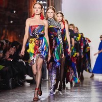 Natalia Vodianova dikenal sebagai salah satu top model dunia. Dia sudah berjalan lebih di 200 catwalk memeragakan karya desainer ternama mulai dari ready to wear hingga couture seperti Givenchy, Prada, Calvin Klein, Louis Vuitton, Gucci, Marc Jacobs, Stella McCartney dan masih banyak lagi. (Foto: Getty Images, Dok. Vogue)