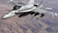 F/A-18 Hornet seharga US$ 94 juta (Rp 1,3 triliun) ini adalah kombinasi dari pejuang dan pembom, dapat menyerang target udara maupun darat dengan baik. Istimewa/financesonline.