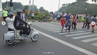Vespa yang masih tampak mulus tersebut kemudian diserahkan ke Anies saat ia menginjak bangku SMA. Olehnya, Vespa tersebut sangat disayang dan dirawat secara rutin. Foto: Instagram/Anies Baswedan