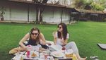 Manisnya Pose Makan Anushka Sharma yang Lama Jadi Vegetarian