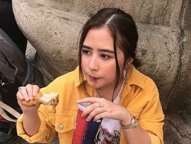 Makan Lesehan di Milan, Prilly Latuconsina: Im Only Human Makan Lesehan di Milan, Prilly Latuconsina: Im Only Human