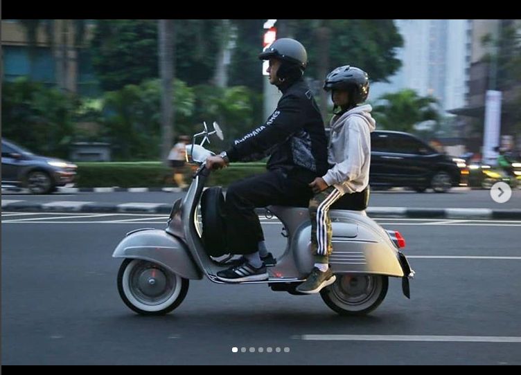 Anies Baswedan Naik Vespa