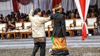 Keduanya juga terlohat bergandengan tangan (Foto: Pradita Utama/detikcom)