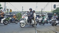 Tak hanya memori indah yang diingat Anies dengan keluarganya saat mengendarai motor klasik Italia tersebut, Anies juga selalu teringat dengan situasi dan latar suasana yang berkesan saat ia memacu Vespa di jalanan Yogyakarta.  Foto: Instagram/Anies Baswedan