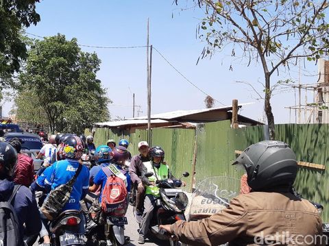 Jelang Persib vs Persija, Ribuan Bobotoh Mulai 'Birukan' GBLA