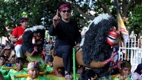 Untuk pertama kalinya pria yang akrab disapa Emil itu menghadiri deklarasi yang digelar oleh para seniman di Sumedang.