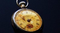 Jam Saku terjual € 130.000 (Rp 2,3 miliar). Jam saku ini milik seorang pelayan di kapal, bernama Edmund Stone. Istimewa/Catawiki.com