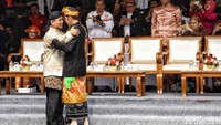 Terlihat Prabowo-Jokowi saling berpelukan di lokasi acara (Foto: Pradita Utama/detikcom)
