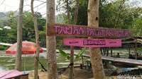 Ada spot keren buat akhir pekan di Ciamis. Namanya Jembatan Gantung Swiss. (Dadang Hermansyah/detikTravel)