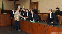 Vonis ini 2 tahun lebih rendah dari tuntutan jaksa. Sebelumnya jaksa menuntut Syafruddin Arsyad Temenggung 15 tahun penjara.