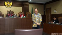 Atas perbuatan itu, Syafruddin merugikan negara sebesar Rp 4,5 triliun terkait Bantuan Likuiditas Bank Indonesia (BLBI).