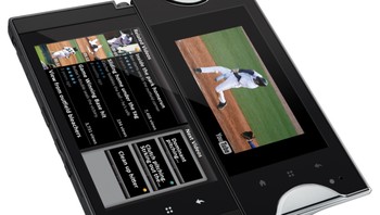 Kyocera Echo juga aneh karena punya dua layar yang hampir sama besar dan bisa dilipat di bagian engselnya. Foto: AndroidPolice.com