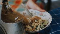 Menikmati Soto Kambing yang Gurih Mantap di Tepi Persawahan